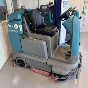 Tennant T12 | Middelgrote opzit-schrobmachine