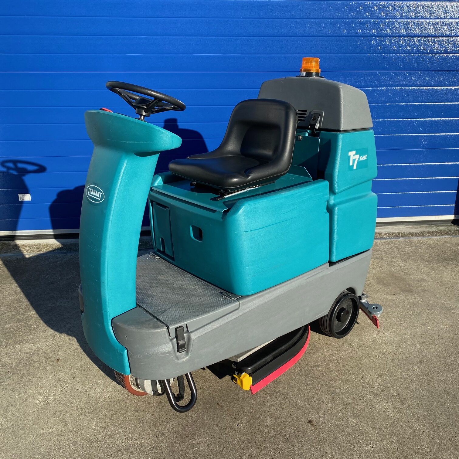 Tennant T7+ | Klein opzit-schrobmachine